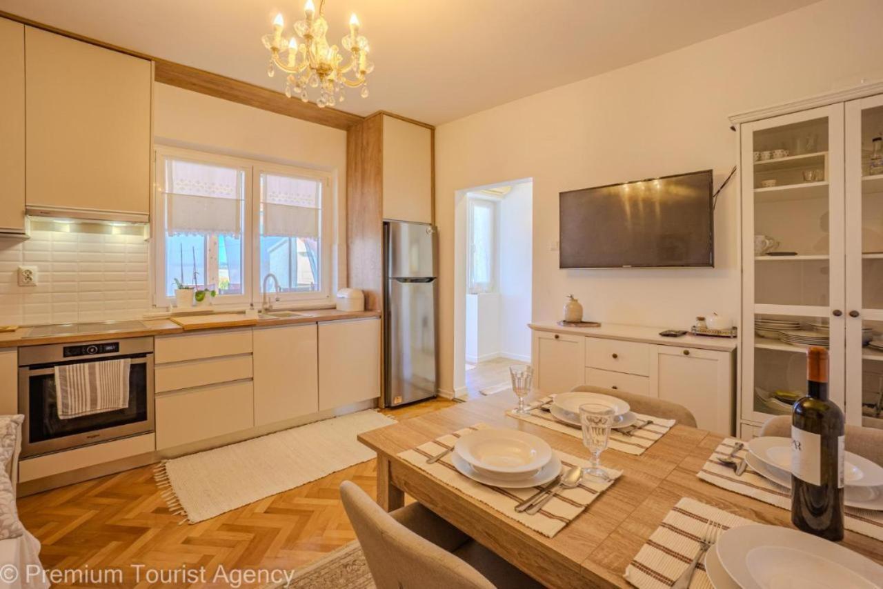 Sunset Apartment With Sea View ปอฟเลียนา ภายนอก รูปภาพ