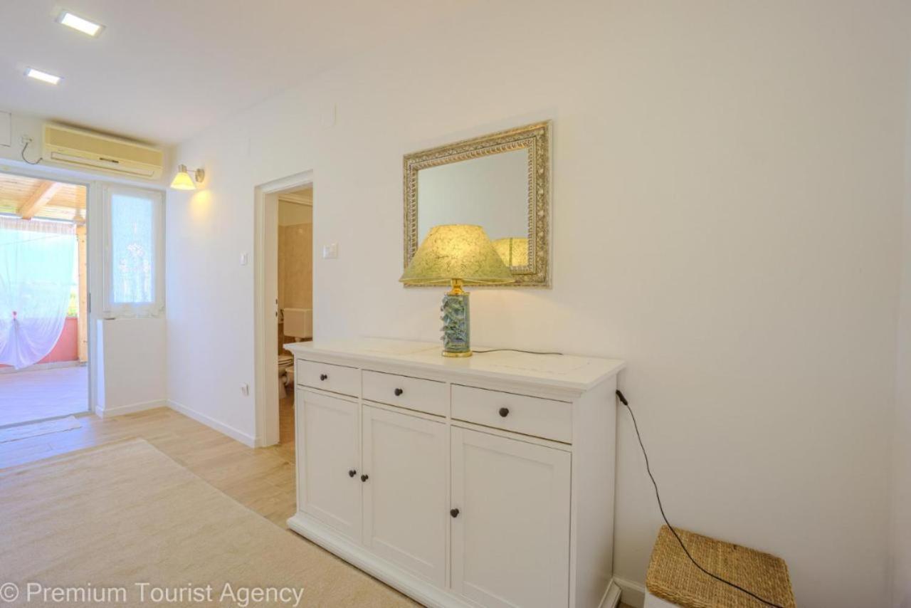 Sunset Apartment With Sea View ปอฟเลียนา ภายนอก รูปภาพ