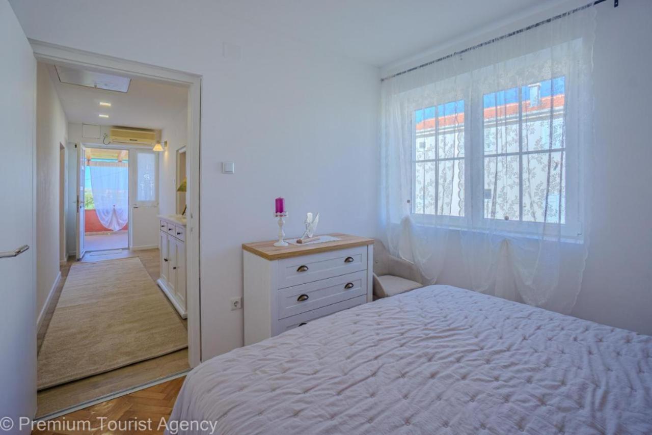 Sunset Apartment With Sea View ปอฟเลียนา ภายนอก รูปภาพ