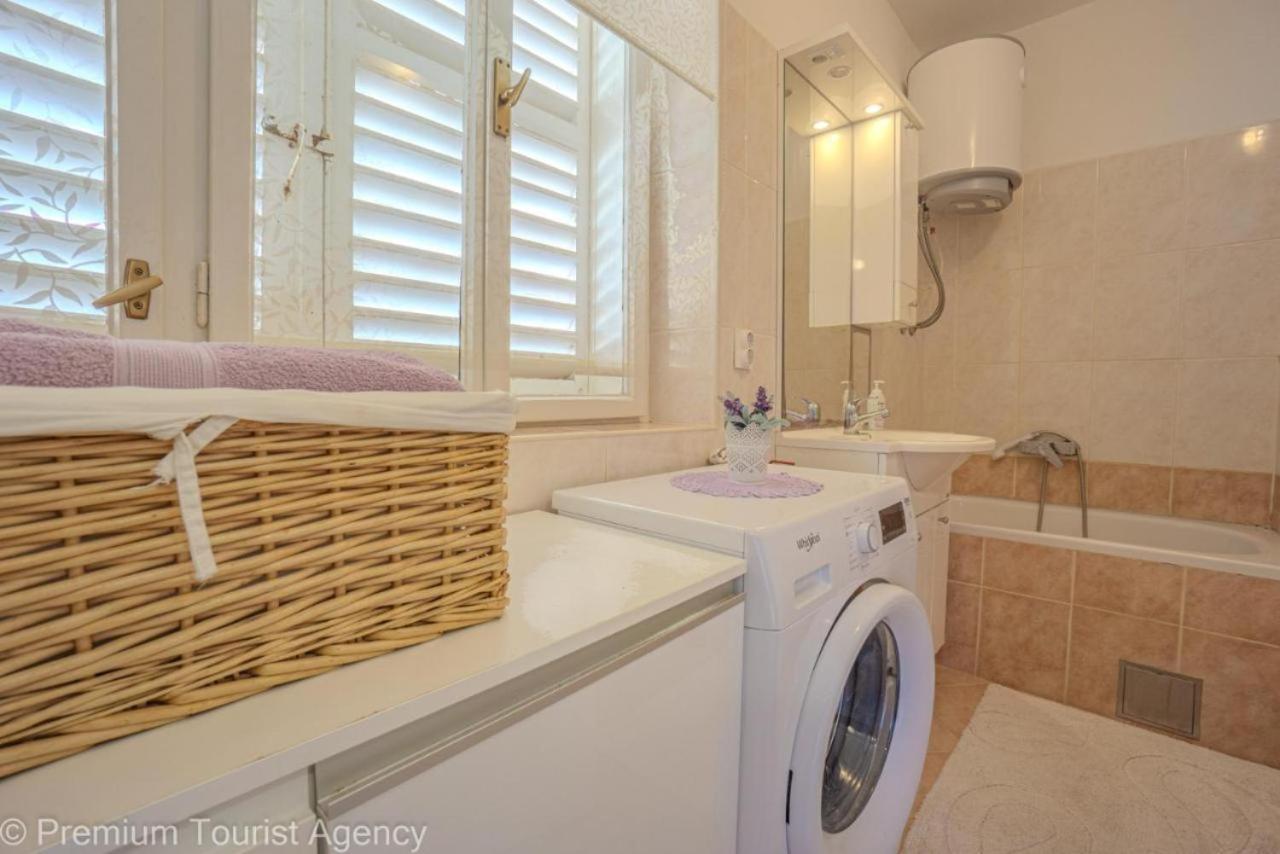 Sunset Apartment With Sea View ปอฟเลียนา ภายนอก รูปภาพ